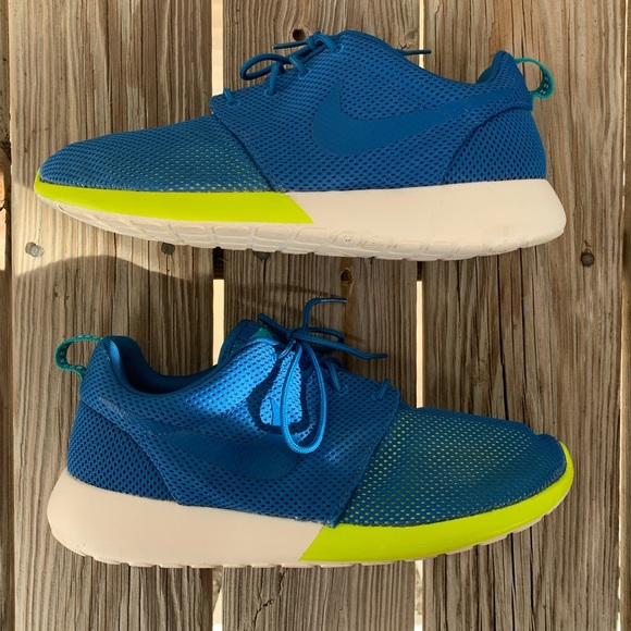 Roshe Run by NIKE - Picture 3 of 5